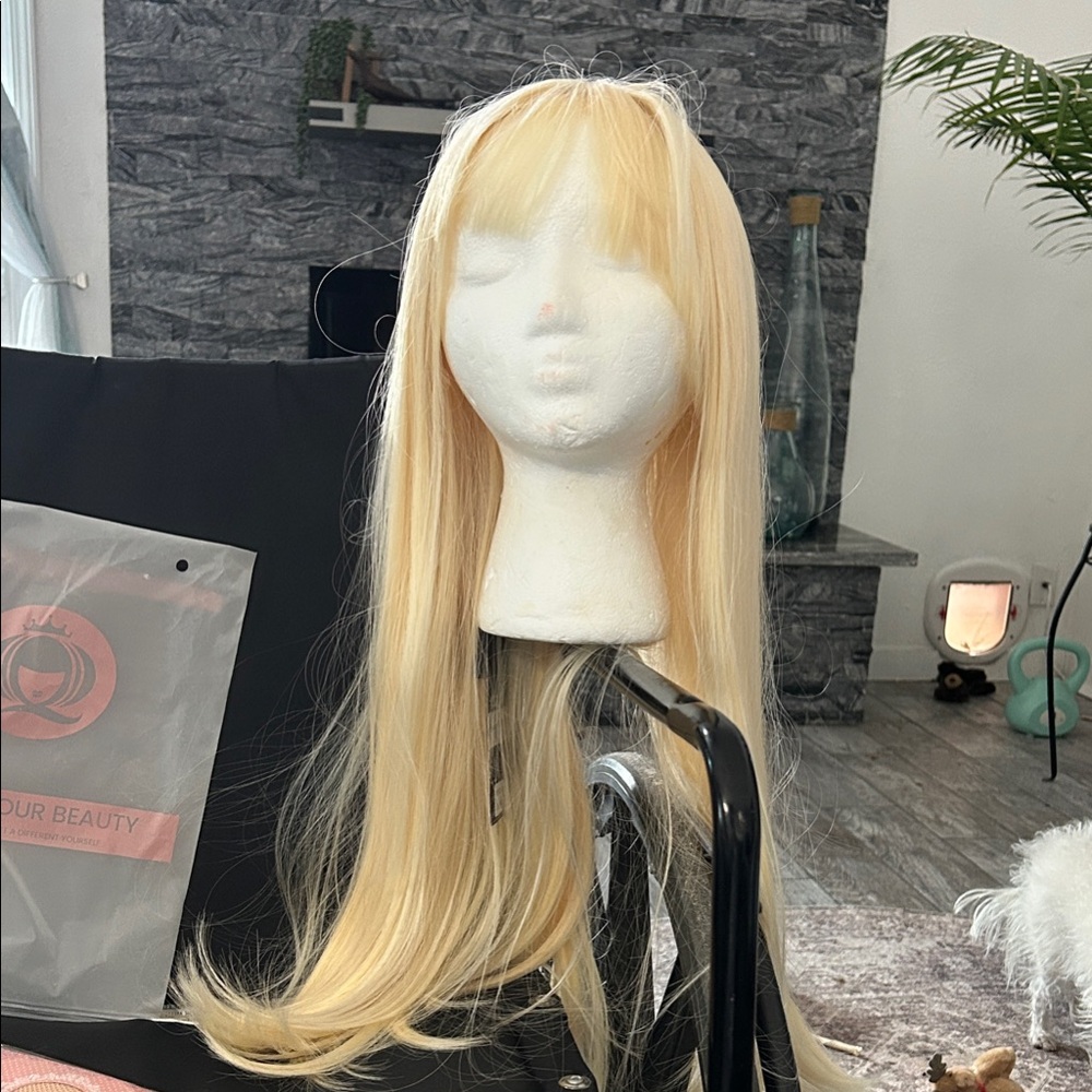 Elegant Dainty wig  Blonde Wig for Women platinum blonde 15. Each